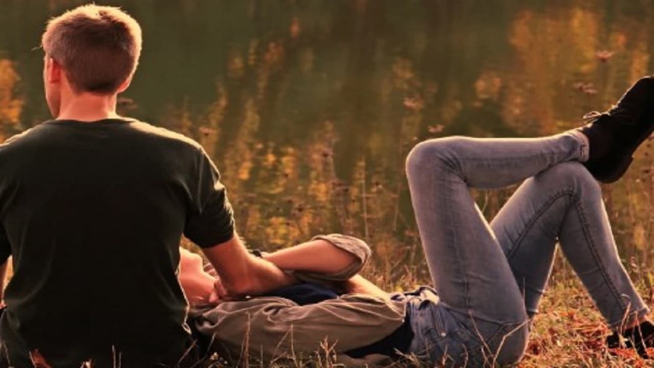 घरवालों ने जिस बेटे का किया दाह संस्कार, पुलिस ने उसे गर्लफ्रेंड के साथ हनीमून मनाते पकड़ा, जानें पूरी कहानी