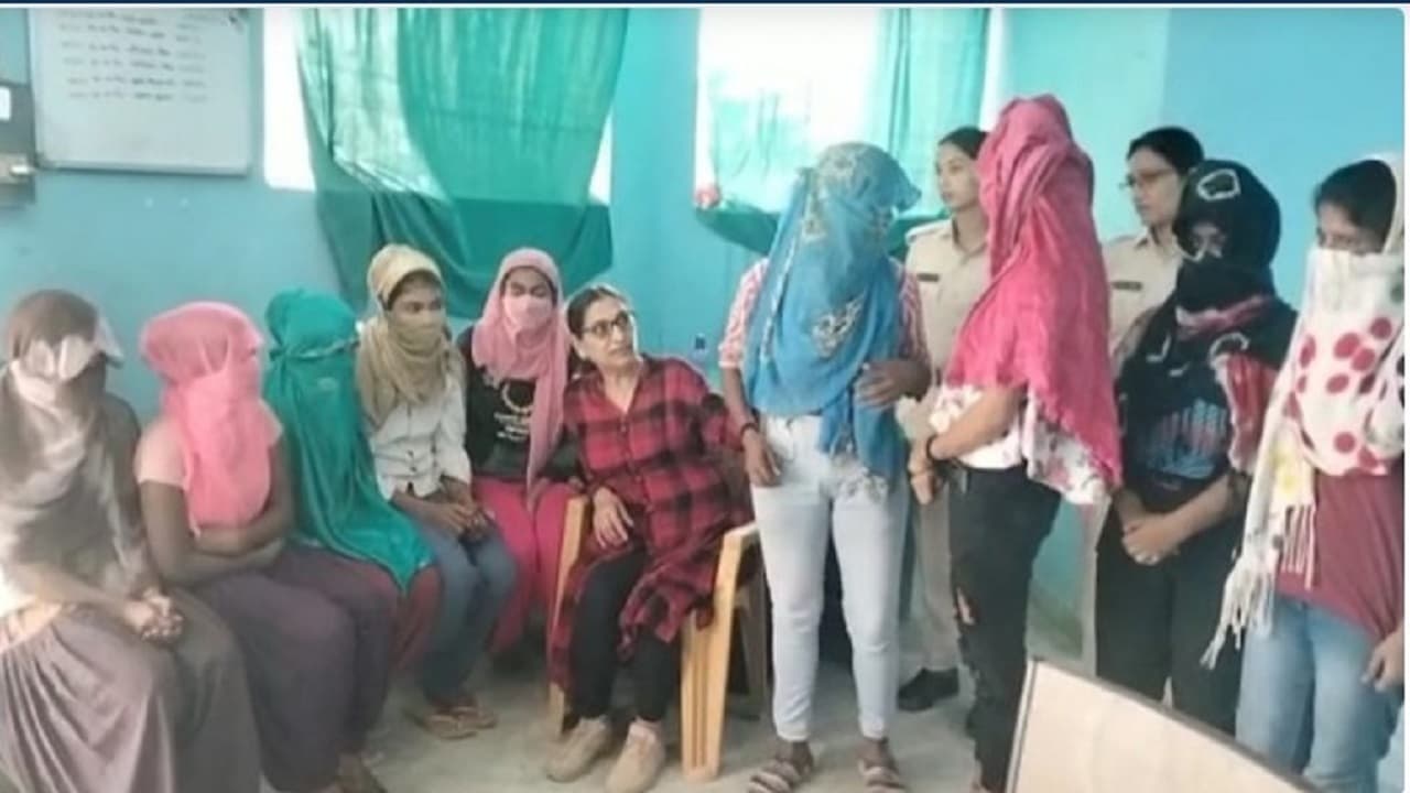 बिहार: तीन आर्केस्ट्रा संचालकों के ठिकाने पर रेड, पुलिस ने 10 नाबालिग लड़कियों को कराया मुक्त