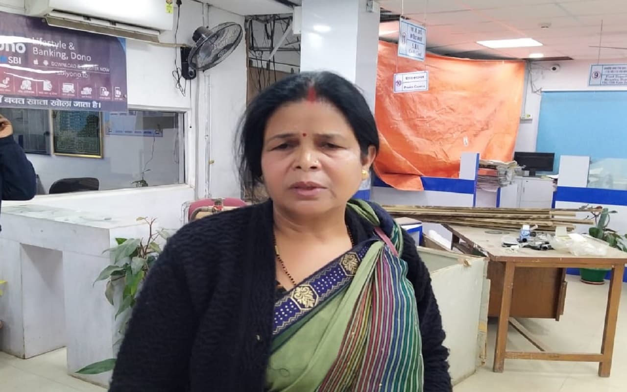 Jharkhand: रांची में एक्स आर्मी मैन की पत्नी से 5 लाख की छिनतई, बेटी की शादी के लिए पैसे निकालने गयी थीं बैंक