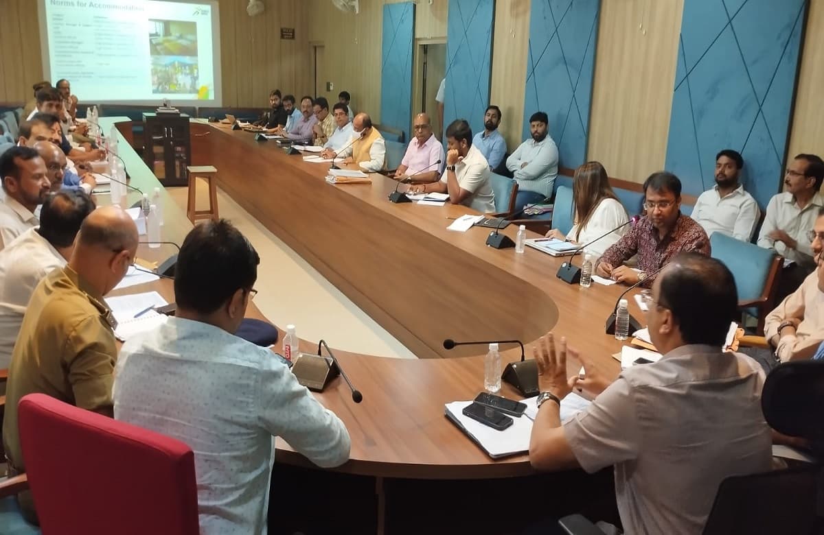 UP Crime: देवरिया में अपहृत छात्र की हत्या कर झाड़ियों में फेंका शव, फूफा और बेटा गिरफ्तार, सामने आई ये वजह...