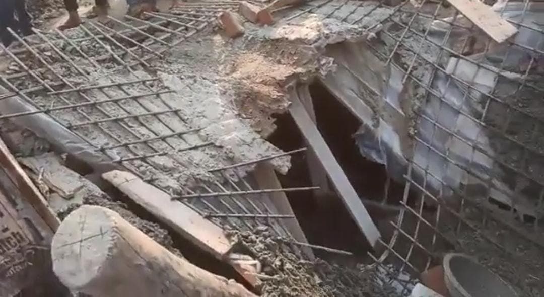 Gorakhpur: भ्रष्टाचार की खुली पोल, 24 घंटे में गिर गई नवनिर्मित पुलिया, फर्म ब्लैक लिस्ट, जांच शुरू