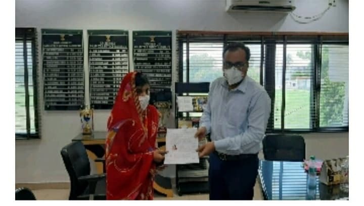 लद्दाख के गलवान घाटी में शहीद अमन की पत्नी को बिहार सरकार ने दी नौकरी लद्दाख के गलवान घाटी में शहीद अमन की पत्नी को बिहार सरकार ने दी नौकरी