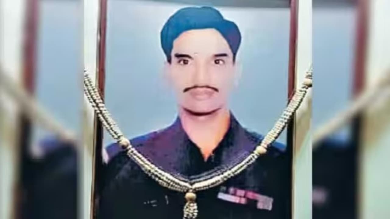 Kargil Diwas: सालगिरह छोड़ कारगिल की युद्ध भूमि पहुंचे गणेश प्रसाद, जानें दुश्मनों का हौसला तोड़ने की कहानी Kargil Diwas: सालगिरह छोड़ कारगिल की युद्ध भूमि पहुंचे गणेश प्रसाद, जानें दुश्मनों का हौसला तोड़ने की कहानी