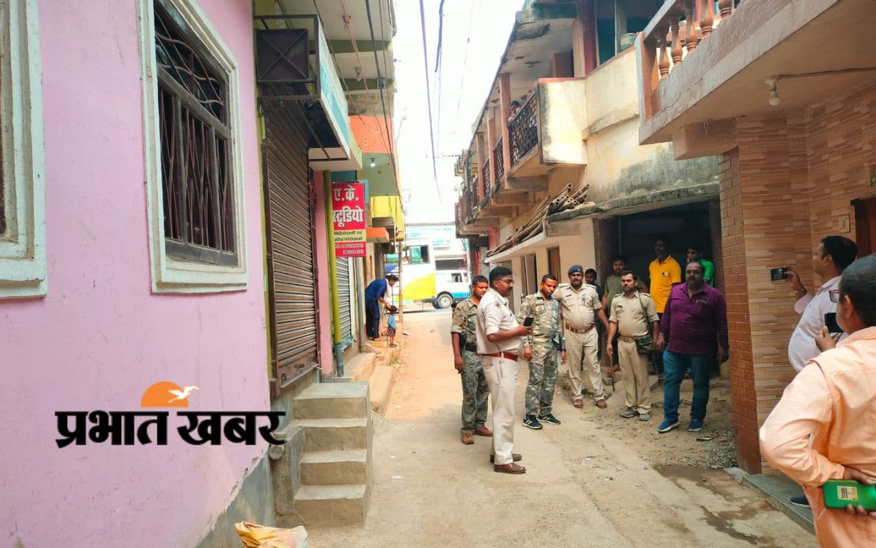 Jharkhand Crime News: गोड्डा शहर में जमीन विवाद में चली गोली, लोगों में दहशत, दुकानें हो गयीं बंद