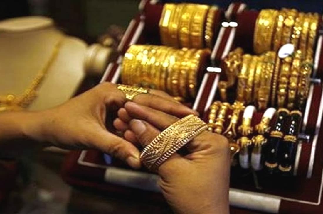 Gold-Silver Price Today: सोच से सस्ता हो गया सोना, चांदी में आयी हल्की उछाल, जानें क्या है आज का भाव