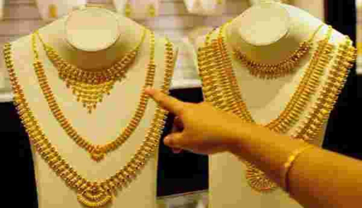 महामारी में लगातार दूसरे साल मनाया जाएगा अक्षय तृतीया, जानिए एक साल में कितना महंगा-सस्ता हुआ सोना