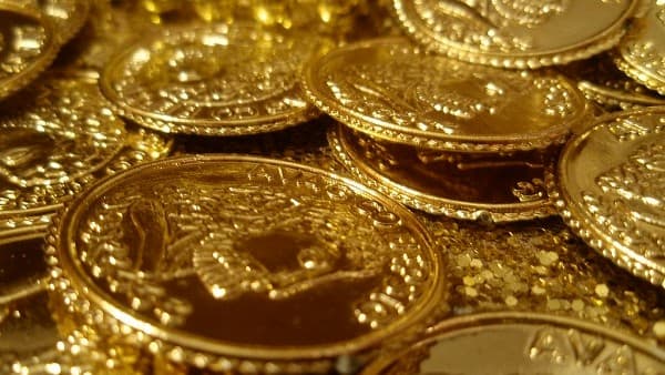 Dhanteras 2023: सोने चांदी पर बरसेगी लक्ष्मी, 6 हजार में Gold और 450 रुपए में खरीदें Silver Coins
