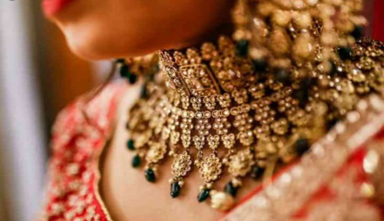 Gold Rate : बिटिया की शादी के लिए लिए सस्ते में खरीद सकते हैं सोने के गहने, जानिए जून में कहां तक पहुंचेगी गोल्ड प्राइस?