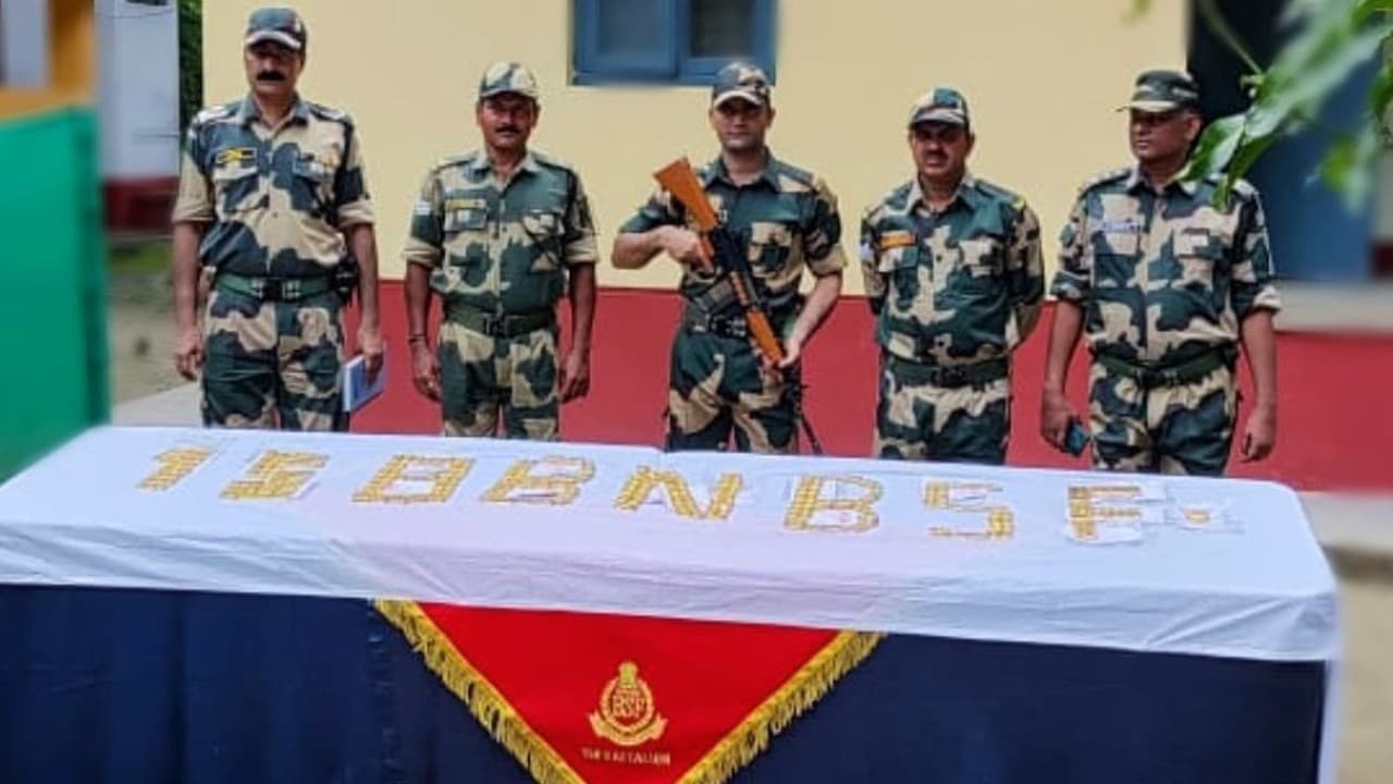 Gold Smuggling News: पश्चिम बंगाल में 21.22 करोड़ का Gold बरामद, तस्कर बांग्लादेश की ओर भागे