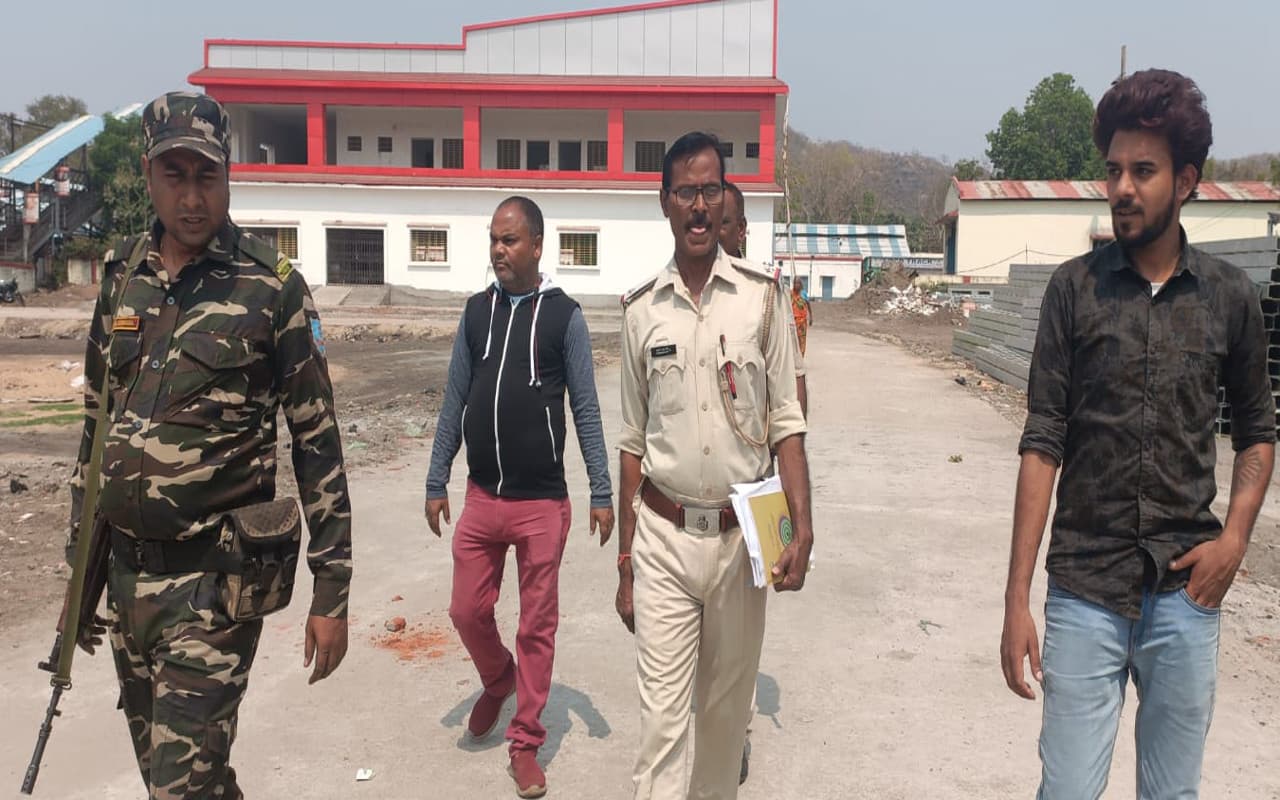 Jharkhand Crime News: गोवा के युवक से धनबाद के गाेमो में छिनतई, विदेशी मुद्रा समेत अन्य सामान ले भागा