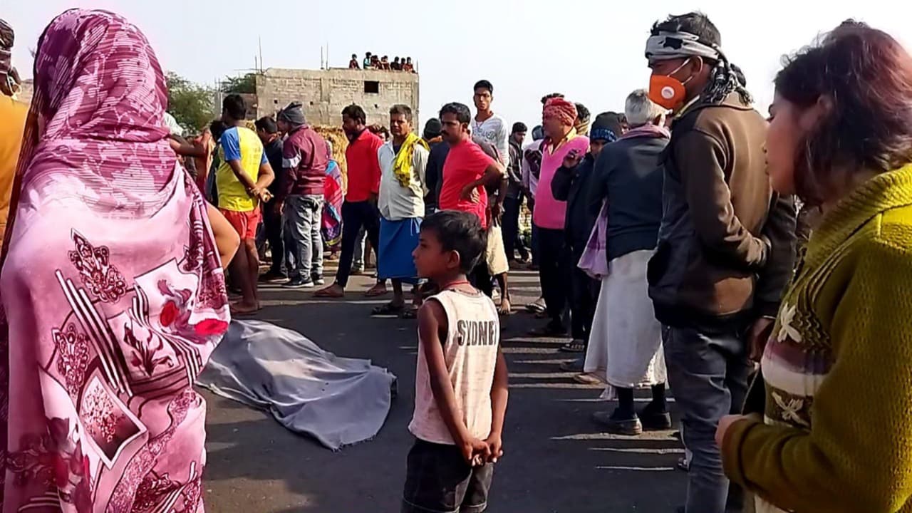 गोड्डा-पथरगामा मार्ग पर गोरसंडा के समीप सड़क दुर्घटना, विरोध में लोगों ने मुख्य मार्ग को किया घंटों जाम