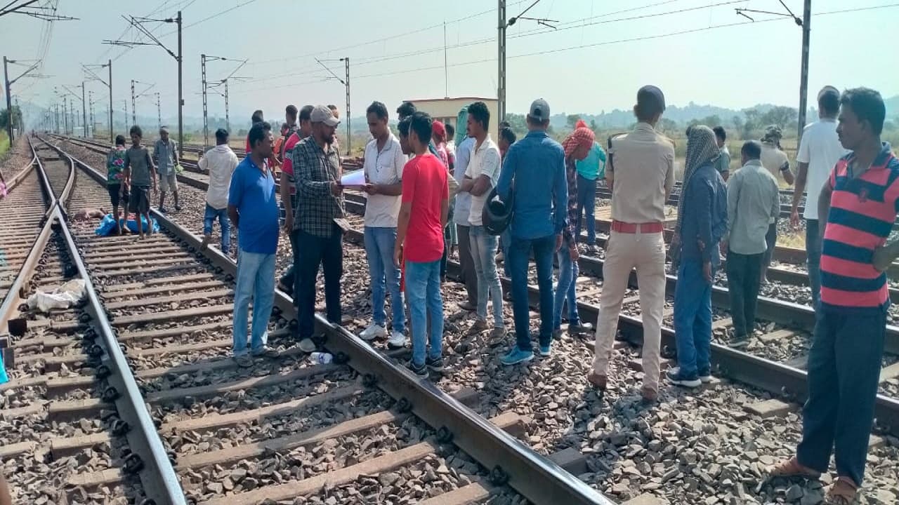 झारखंड में मालगाड़ी की चपेट में आने से हाथी की मौत, ट्रेनों का परिचालन घंटों रहा बाधित, ऐसे हुआ सामान्य