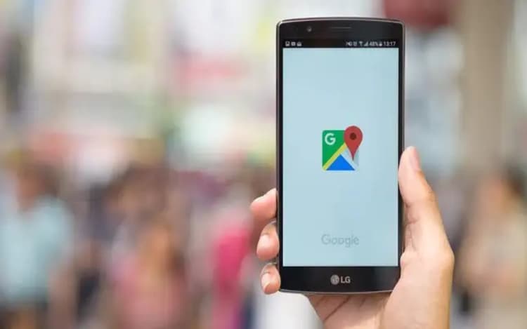 Google Maps फॉलो कर अनजान राह पर कार चला रहा शख्स खाई में गिरा, परिवार ने गूगल को कोर्ट में घसीटा