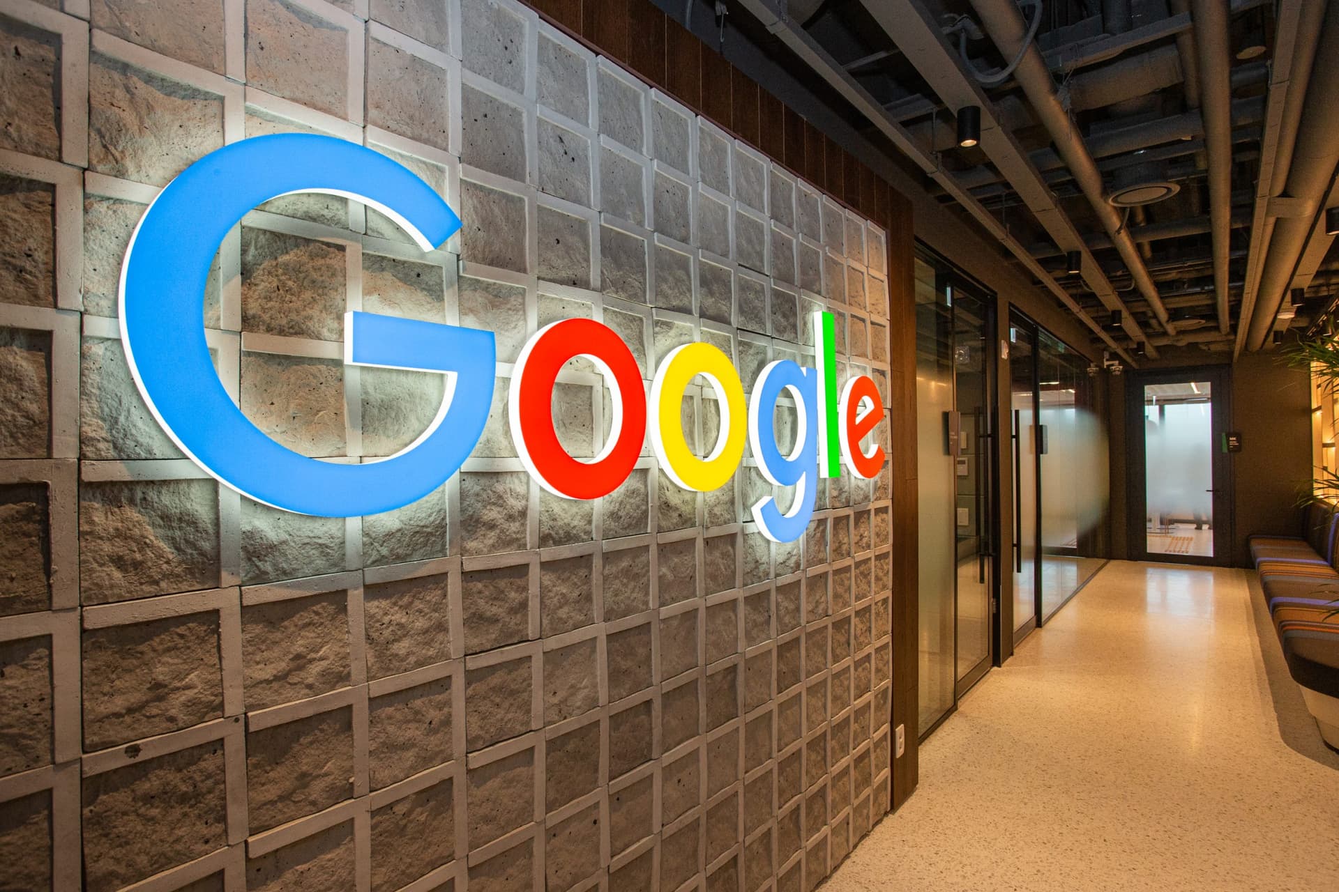 Bomb In Google Office! गूगल के मुंबई ऑफिस में फोन कर दी पुणे ऑफिस को बम से उड़ाने की धमकी, जानें पूरा अपडेट