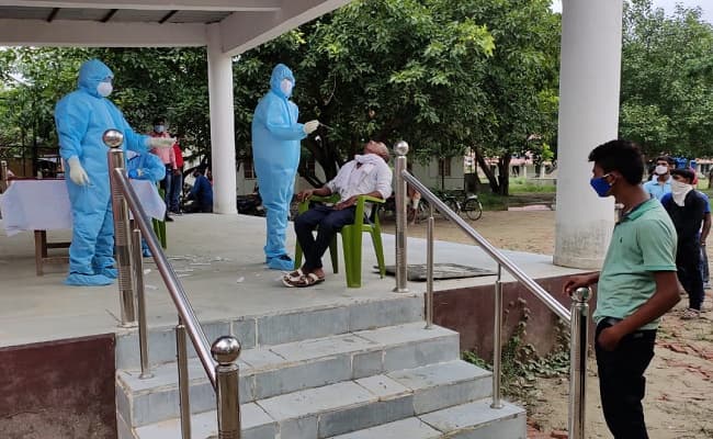 बिहार के गोपालगंज में कोरोना मरीज मिलने पर मार्केट सील, बस स्टैंड के समीप पुलिस बल तैनात