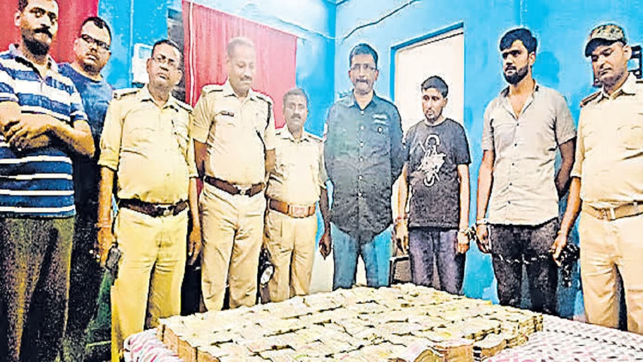 Bihar News: गोपालगंज में साढ़े तीन करोड़ कैश पकड़ाने के बाद पहुंची जांच एजेंसियां, हकीकत की पड़ताल शुरू