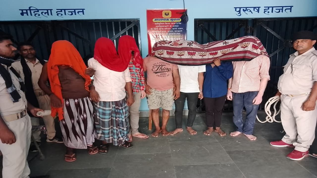 Bihar News: गोपालगंज में शराबकांड के आरोपित को पकड़ने गयी पुलिस टीम पर हमला, आठ लोग गिरफ्तार