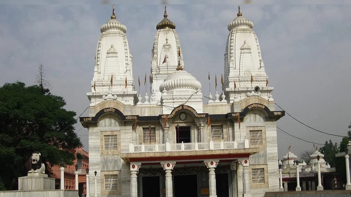 गोरखनाथ मंदिर में चेकिंग के दौरान गेट पर कारतूस के साथ दो युवक गिरफ्तार, पुलिस कर रही पूछताछ