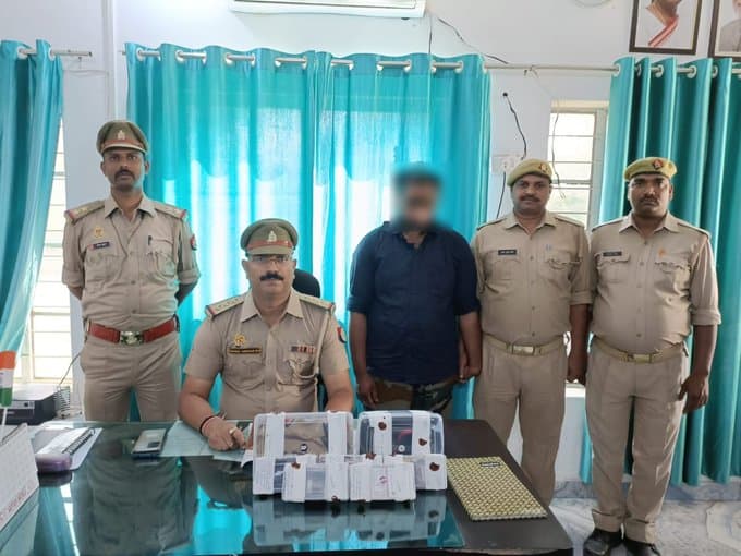 गोरखपुर: पुलिस भर्ती में सफल नहीं होने पर बीसीए का छात्र बना फर्जी दारोगा, रौब झाड़कर करता था वसूली गोरखपुर: पुलिस भर्ती में सफल नहीं होने पर बीसीए का छात्र बना फर्जी दारोगा, रौब झाड़कर करता था वसूली