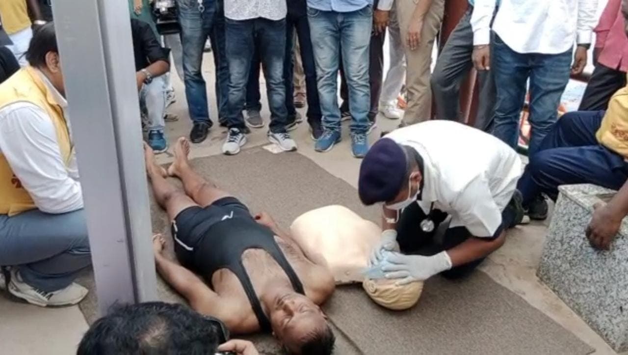 Gorakhpur News: रामगढ़ताल में हुआ एयरफोर्स के जवानों ने किया मॉक ड्रिल, उमड़ी भीड़
