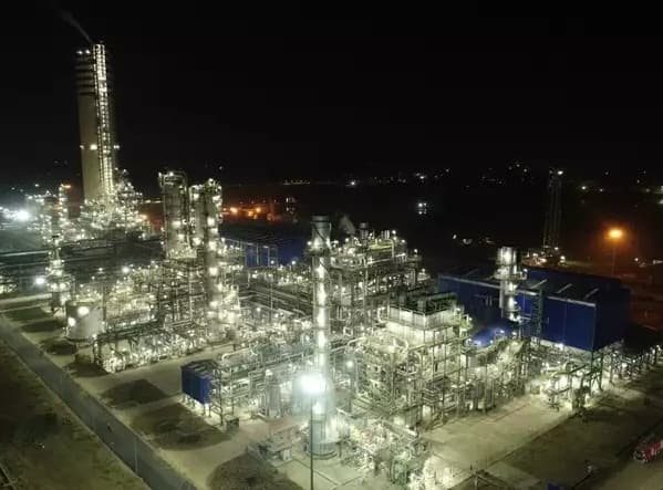 भारत ने तोड़ा पाकिस्तान का रिकॉर्ड, अब गोरखपुर में दुनिया का सबसे ऊंचा खाद कारखाने का प्रिलिंग टॉवर