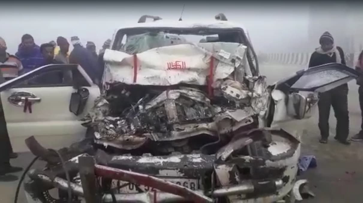 Gorakhpur News: गोरखपुर-वाराणसी हाईवे पर दर्दनाक हादसा, बस और स्कॉर्पियो की टक्कर में 3 लोगों की मौत