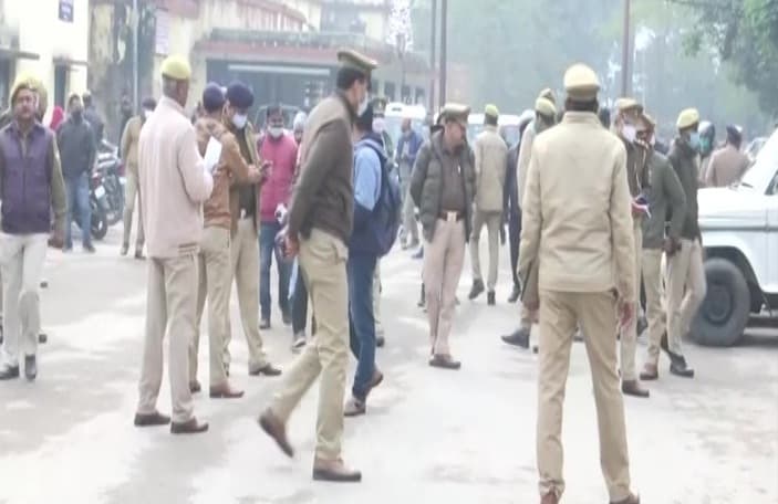 UP Election 2022: सीएम योगी के नामांकन से पहले गोरखपुर में अलर्ट जारी, CCTV और ड्रोन से की जा रही निगरानी