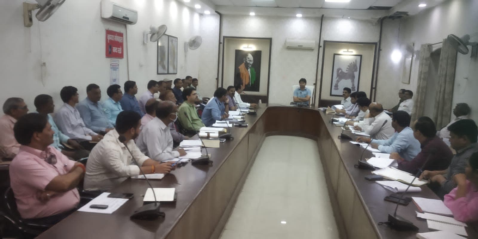 Gorakhpur: स्वतंत्रता दिवस के दिन तिरंगे के सम्मान में चली गई युवक की जान, बिजली की चपेट में आने से मौत