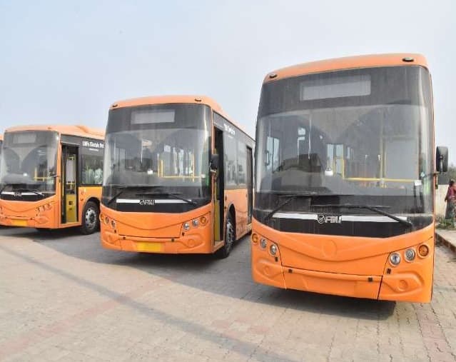 Gorakhpur News: एयरपोर्ट से चिड़ियाघर तक की राह होगी आसान, नवरात्र पर मिलेगी दो इलेक्ट्रिक बसों की सौगात