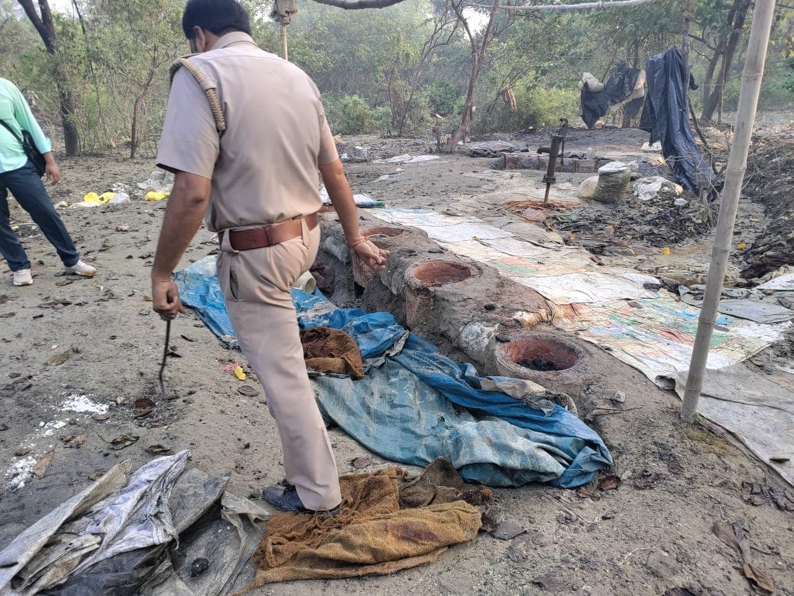 गया में ताबड़तोड़ छापेमारी, शराब के मामले में 78 लोग गिरफ्तार, मानपुर में शराब बनाने का वीडियो वायरल