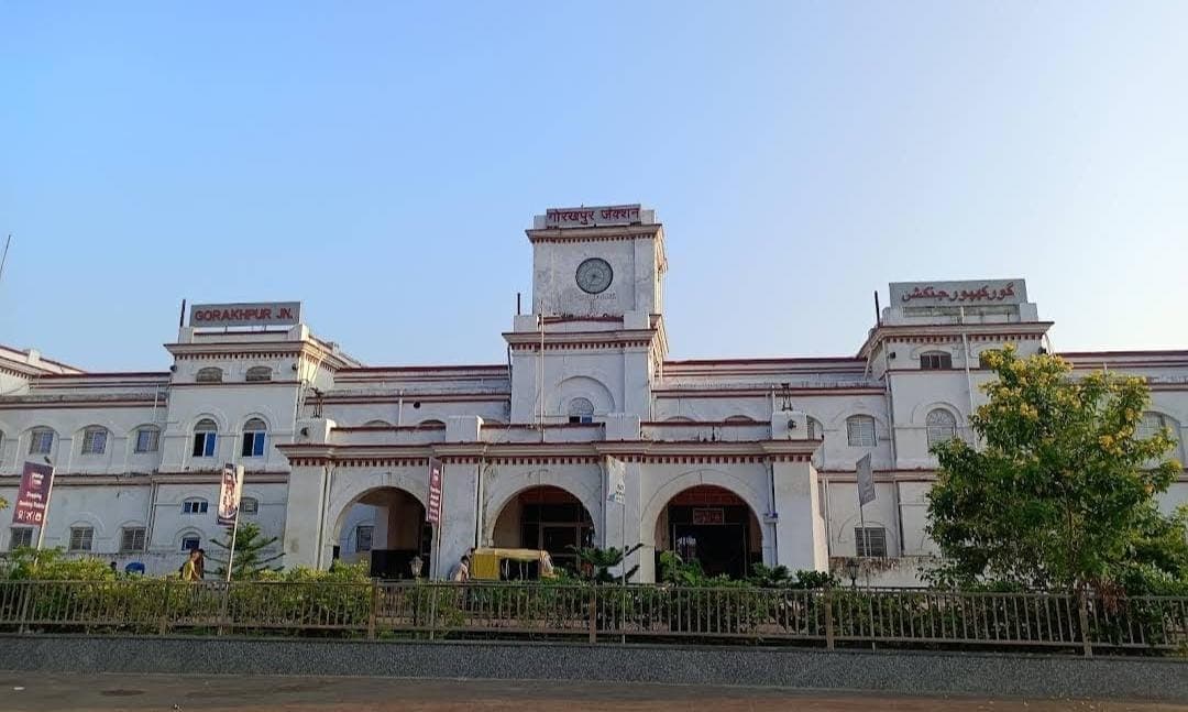 गोरखपुर रेलवे स्टेशन पर आज से मिलेगी प्रीपेड टैक्सी सुविधा, अब यात्री आसानी से पहुंच पाएंगे अपने गंतव्य तक