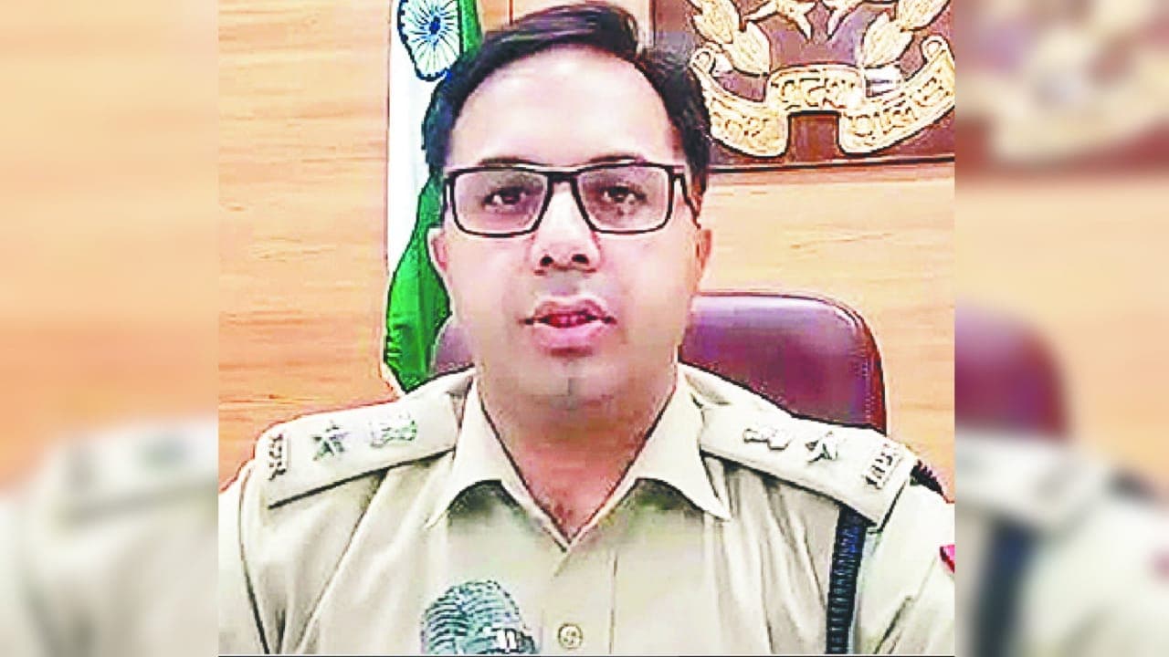 Gorakhpur News: गोरखपुर एसएसपी ने लापरवाही बरतने पर खोराबार थानेदार को किया लाइन हाजिर, जानें पूरा मामला