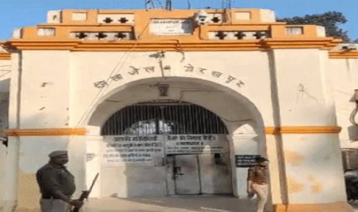 Gorakhpur: जेल में तैयार हो रही जड़ी बूटी, कैदी बता रहे किस बीमारियों में होगा इनका इस्तेमाल