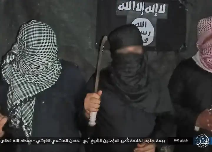 गोरखनाथ मंदिर हमले को ISIS ने दिया अंजाम?  आतंकी संगठन के वीडियो में दिखा मुर्तजा वाला हथियार