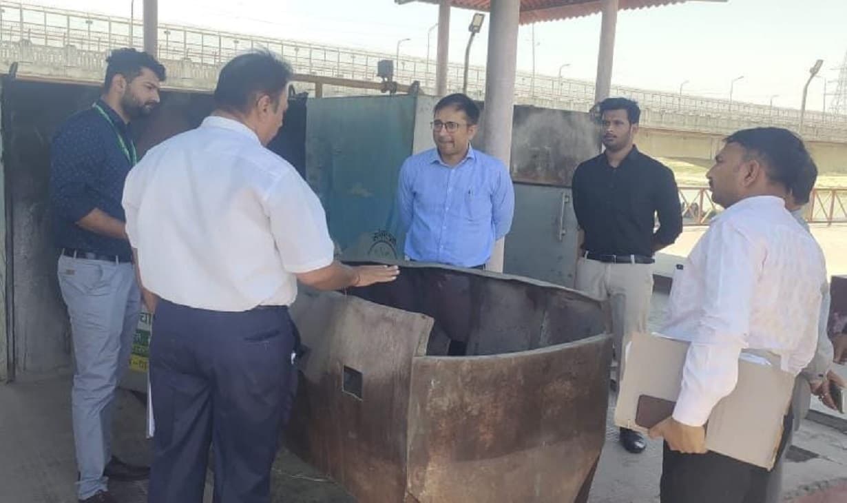 गोरखपुर: कड़ी सुरक्षा के बीच मस्जिदों में पढ़ी गई ईद उल अजहा की नमाज, ड्रोन से हुई निगरानी