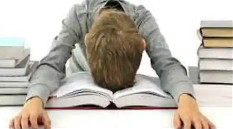 Gorakhpur: क्लास में सो गया बच्चा, कमरा बंद कर चले गए शिक्षक, पुलिस ने 4 घंटे बाद बाहर निकाला