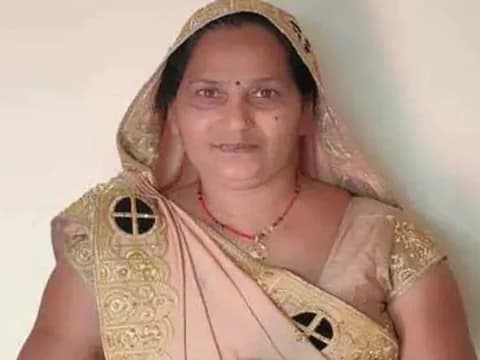 Gorakhpur News: गोरखपुर में बदमाशों ने दौड़ाकर महिला प्रधान को मारी गोली, हालत नाजुक