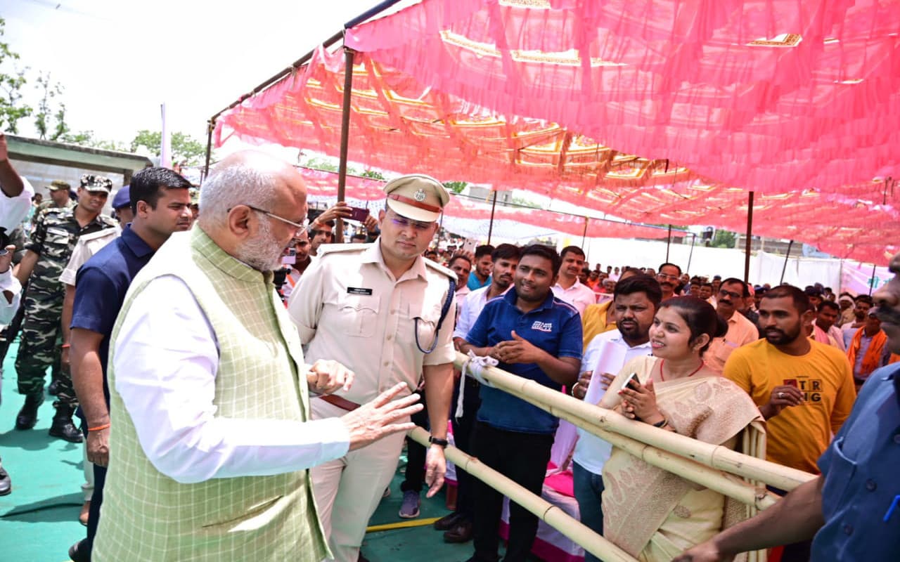 झारखंड : राज्यपाल सीपी राधाकृष्णन ने चतरा के करमा में ग्रामीणों की सुनी समस्या, दिये कई निर्देश