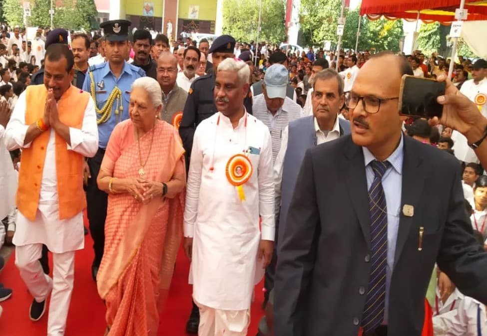 UP News: राज्यपाल आंनदीबेन पहुंची लखीमपुर, कहा- गुजरात का फार्मूला अपनाकर दूर करें बच्चों का कुपोषण