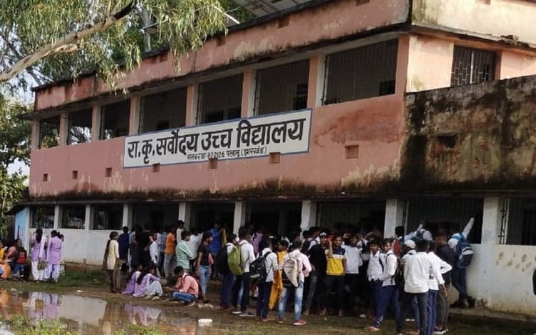 पलामू में आवेदन पर साइन के एवज में प्राचार्य मांग रहे थे पैसे, सीएम हेमंत सोरेन ने दिया जांच का आदेश