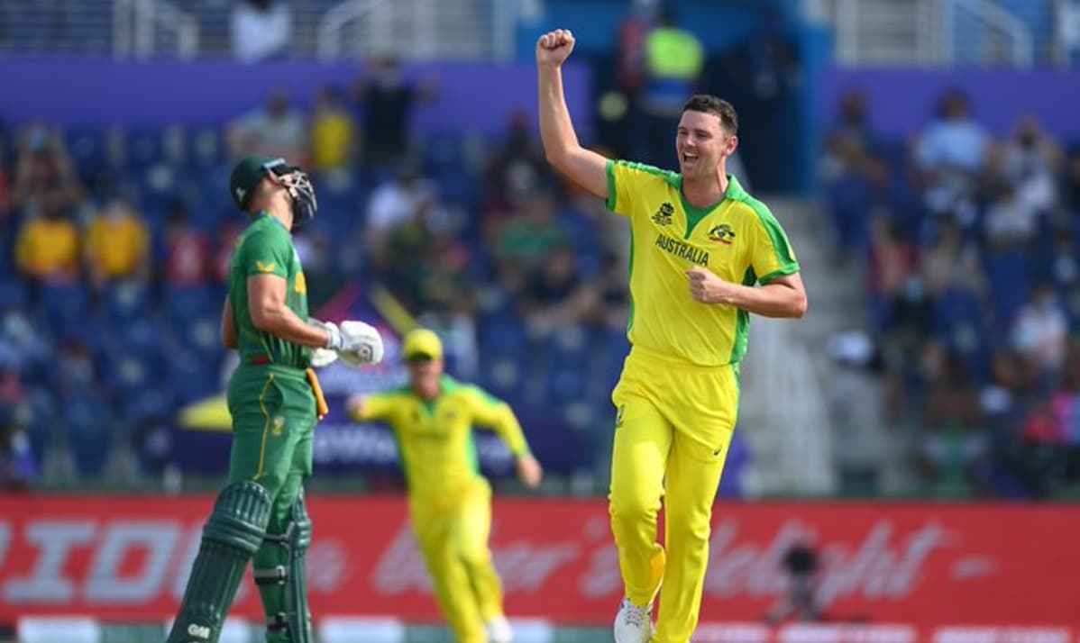 T20 World Cup: ऑस्ट्रेलिया के खिलाफ बड़े ही अजीब ढंग से आउट हुए क्विंटन डी कॉक, देखें VIDEO T20 World Cup: ऑस्ट्रेलिया के खिलाफ बड़े ही अजीब ढंग से आउट हुए क्विंटन डी कॉक, देखें VIDEO