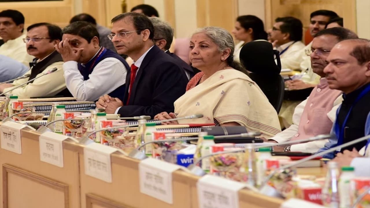 ऑनलाइन गेमिंग से लेकर आटा और शराब तक के बदलेंगे दाम, GST काउंसिल की बैठक में क्या सस्ता-क्या महंगा,देखें लिस्ट