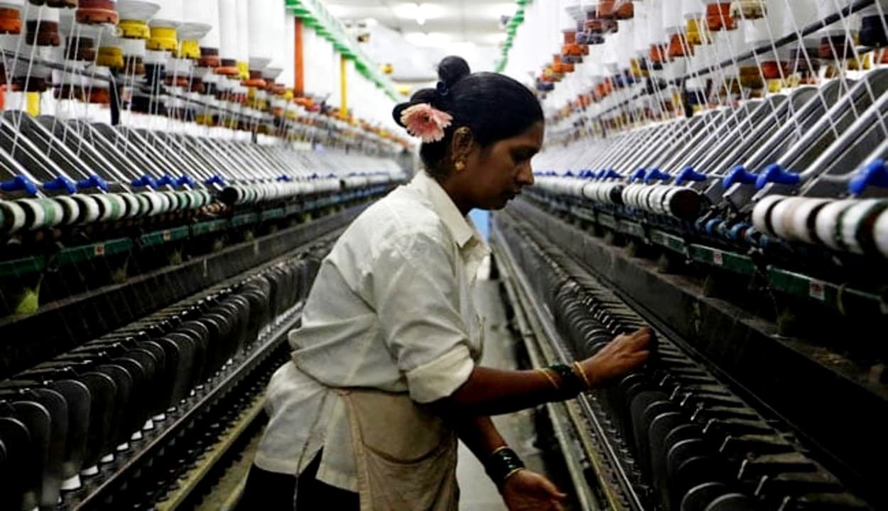 जीएसटी परिषद ने कपड़े पर टैक्स की दरों को बढ़ाने का फैसला टाला, कल से लागू होना था नया स्लैब