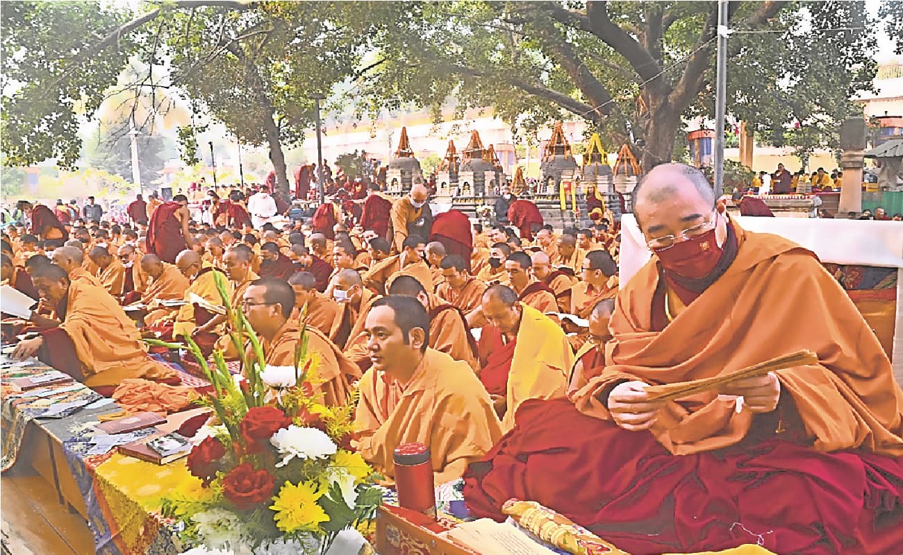 बोधगया में विश्व शांति की कामना के साथ 'निगमा मोनलम चेन्मो' शुरू, 10 हजार से ज्यादा श्रद्धालु हो रहे शामिल