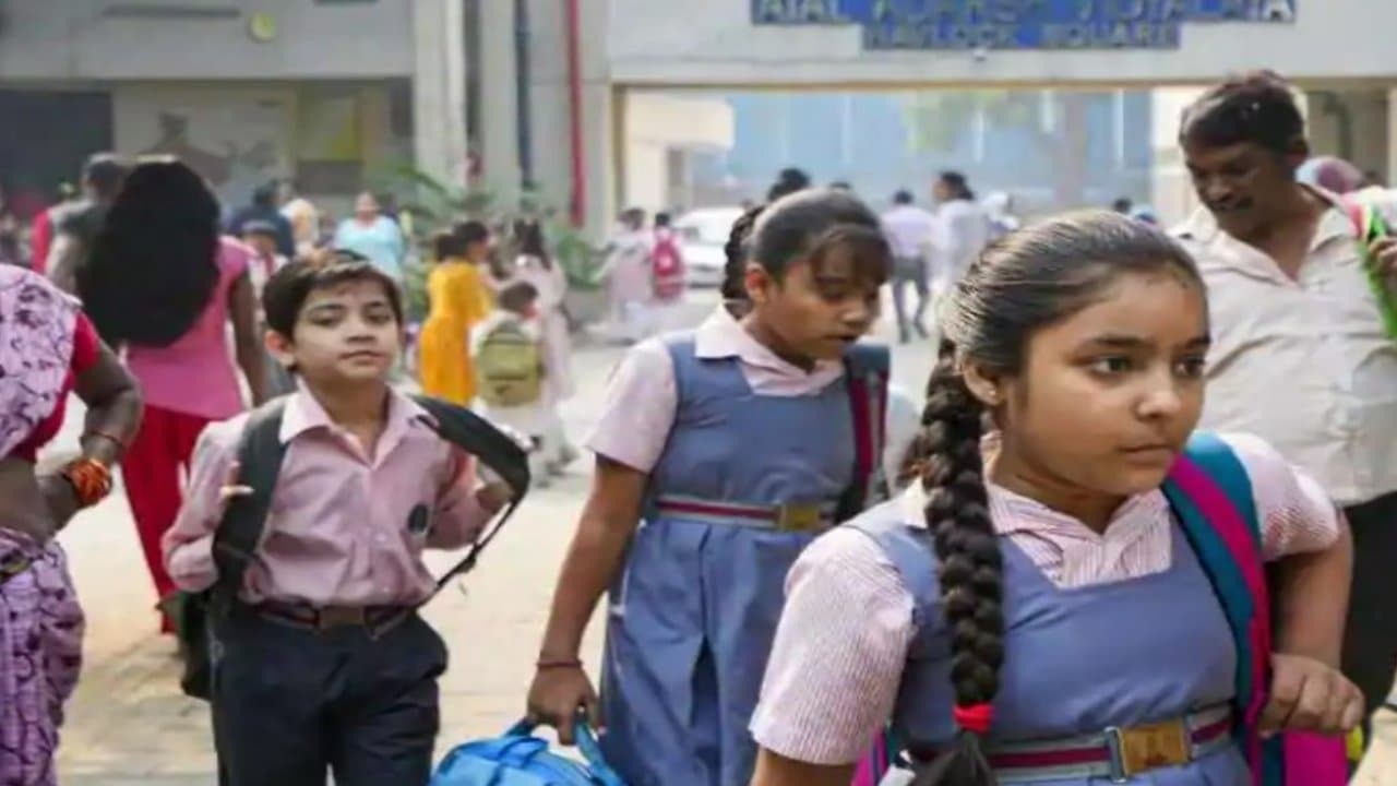 झारखंड में भीषण गर्मी के कारण सरकारी-निजी स्कूलों को बंद करने की उठी मांग, विभाग ने बदला समय