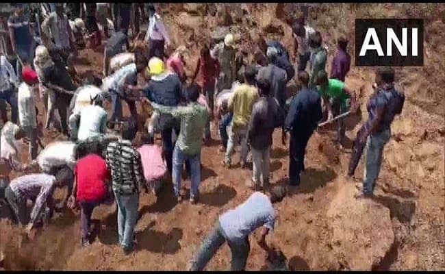 Gujarat News : सूरत में बड़ा हादसा, निर्माणाधीन बिल्डिंग की दीवार गिरने से 4 मजदूरों की मौत