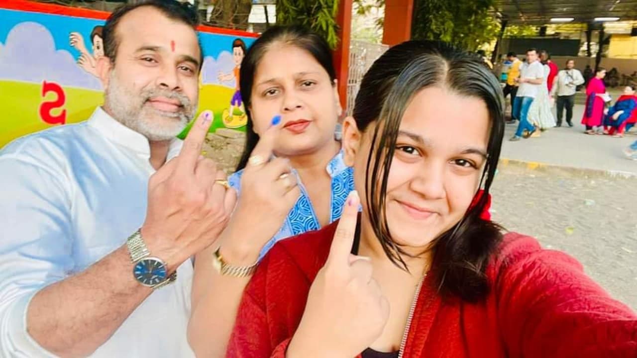 गुजरात चुनाव : निर्वाचन आयोग ने शहरी मतदाताओं से की अपील, भारी संख्या में करें दूसरे चरण का मतदान