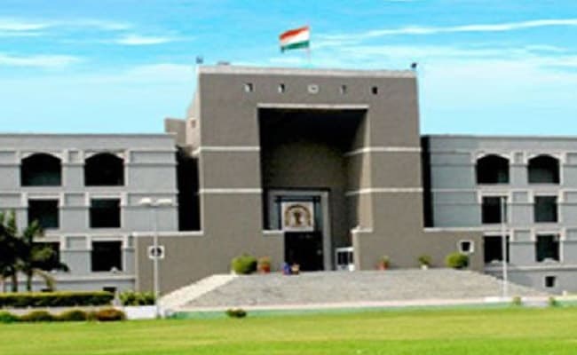 गुजरात हाईकोर्ट का निर्देश, 18 जनवरी से अदालतों में शुरू करें फिजिकल हियरिंग