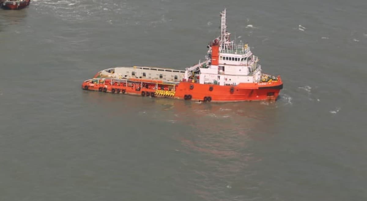 Gujarat News : गुजरात तट पर पाकिस्तानी नाव से 400 करोड़ रुपये की 77 किलो हेरोइन जब्त, छह दबोचे गये