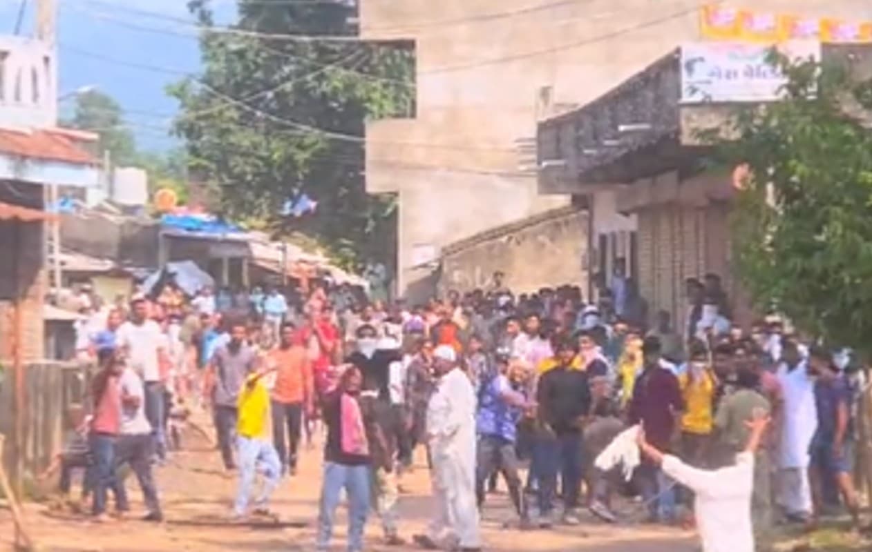 गुजरात के नर्मदा जिले में विहिप के जुलूस पर पथराव, वीडियो खंगाल रही है पुलिस